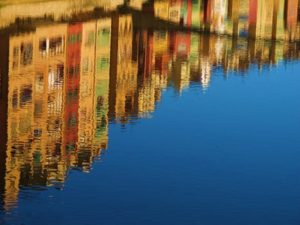 reflection-water-canal-mirroring-70574